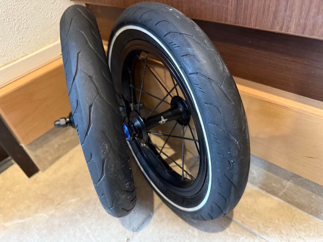ど*け様 ダディラボ　ホイールとタイヤ　ストライダー　ランバイク